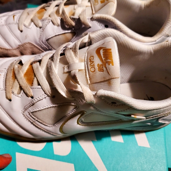 nike sb gato gold